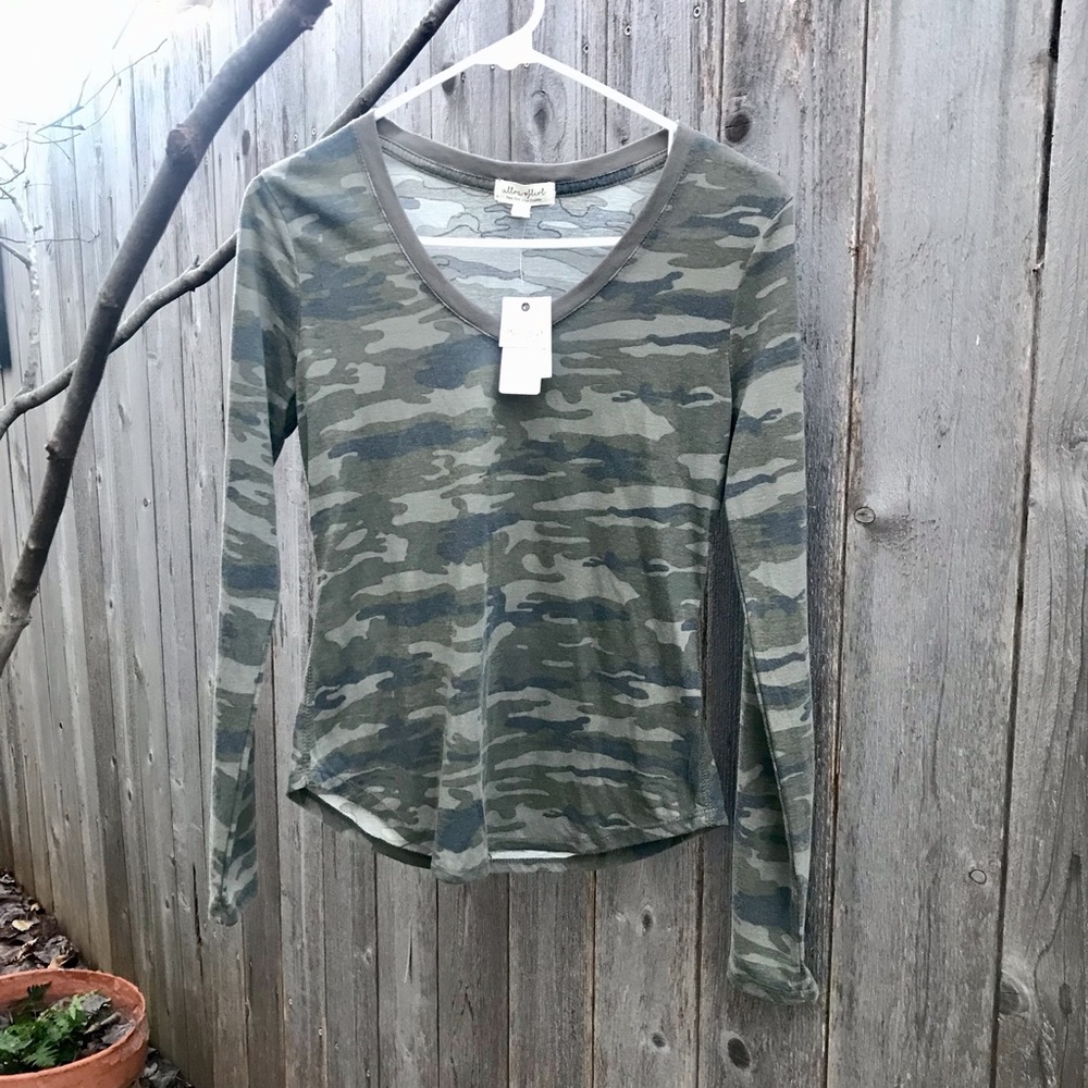 Camo fitted long sleeve